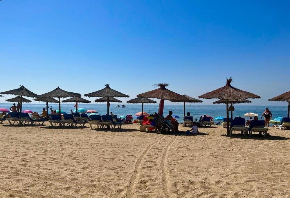 Tolles Ferienhaus Mit Sonnenterrasse Direkt Am Meer Исла-Кристина Экстерьер фото